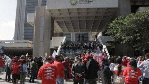南非发生有史以来最大规模全国性大罢工