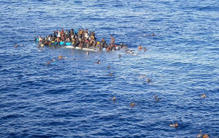 一艘非法移民船只11日在突尼斯附近海域沉没 