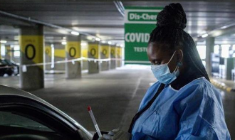 南非新冠确诊病例逼近百万 病毒变异引发关注