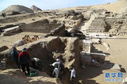 埃及一支考古队发掘出4300年前古埃及王后陵庙