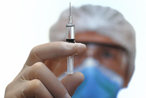 美国休斯敦一联邦疫苗接种中心23日投入使用