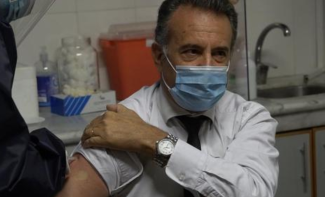 乌拉圭副总统和卫生部长接种中国新冠疫苗