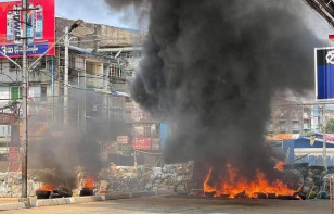 缅甸仰光阿隆区等多地示威者与军警爆发冲突