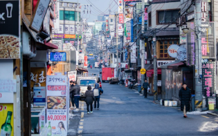 韩国：年轻人结婚难 “啃老族”越来越多