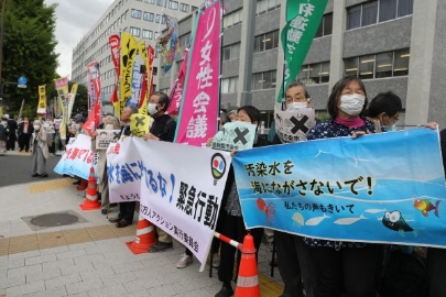 日本全国渔业联合会抗议政府核污水排海决定