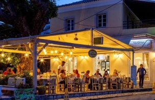 希腊餐馆5月3日对外开放 国际航班限令延长