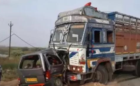 印度西部发生严重交通事故 已致10人死亡