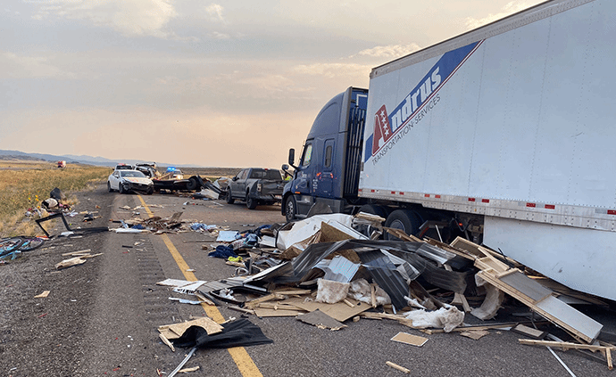 美国犹他州发生22车相撞事故 至少8人丧生