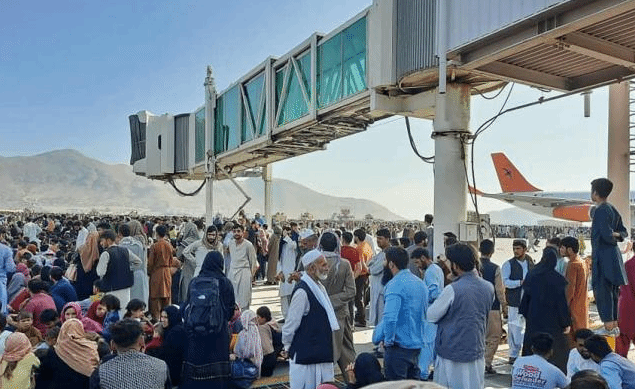 英官员称掌握可靠情报 警告喀布尔机场面临恐袭威胁