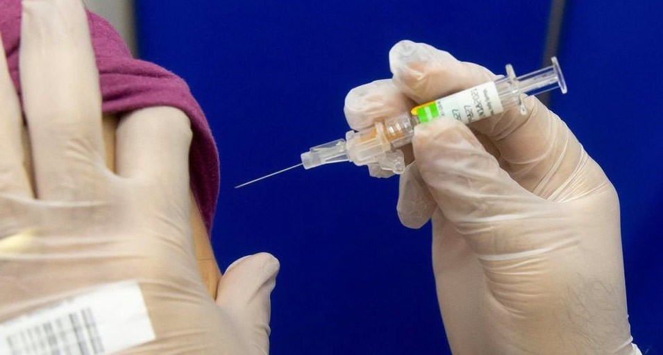 纽约放松疫苗令 接种一针可光顾室内经营场所