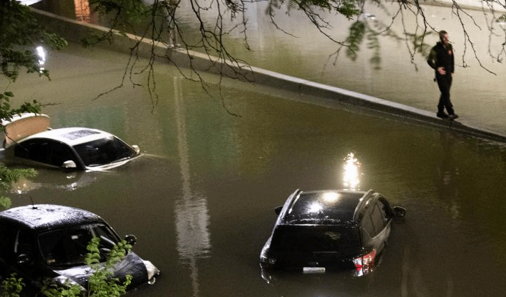 飓风“艾达”在美造成40人死亡 民众不满政府应对