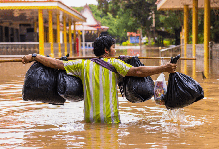 泰国30个府遭遇洪灾已造成6人遇难2人失踪