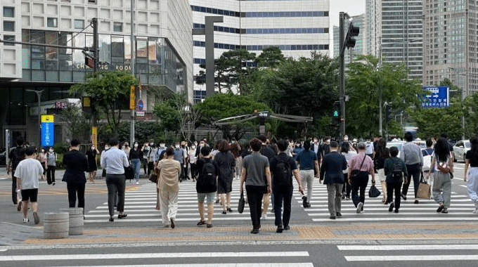 疫情后韩国首次接待外国旅游团 检测阴性可免隔离