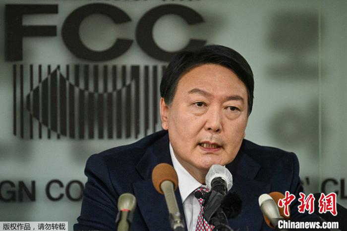 资料图为韩国国民力量党总统候选人尹锡悦。 点击进入下一页