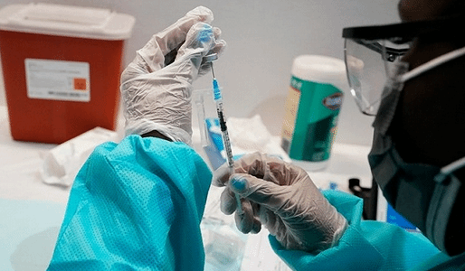 美药管局批准16至17岁人群接种辉瑞新冠疫苗加强针