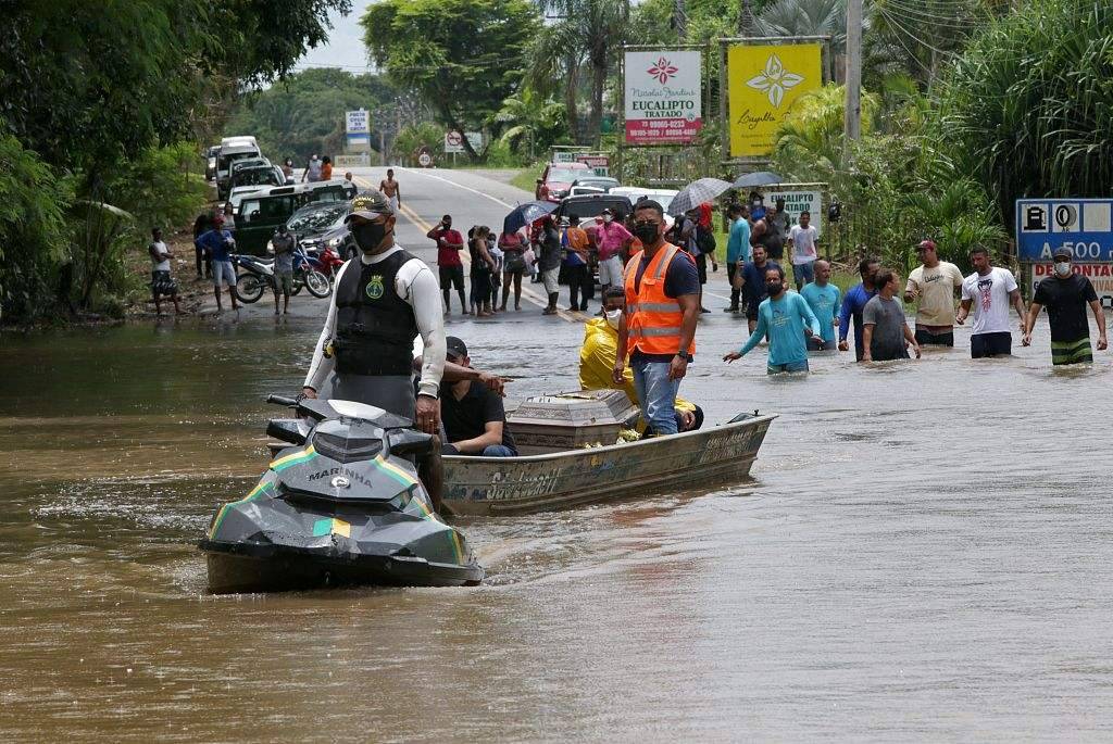 巴西洪灾已致18人死亡 72个城镇进入紧急状态
