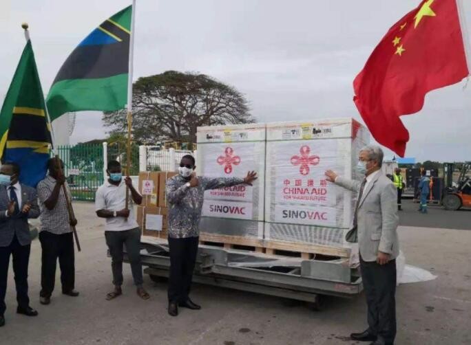 中国援助的新一批新冠疫苗运抵坦桑尼亚桑给巴尔