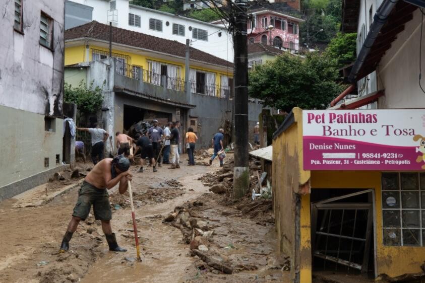 巴西历史名城暴雨成灾 至少94人死亡