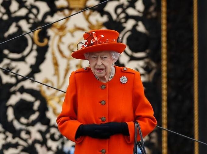 英国女王新冠病毒检测呈阳性 白金汉宫声明称症状轻微