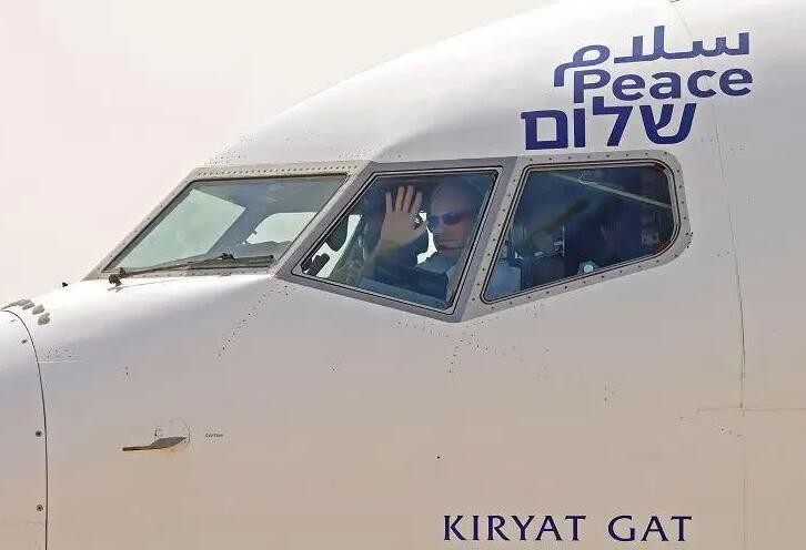 首个直飞以色列航班降落 摩洛哥开通与以色列直航