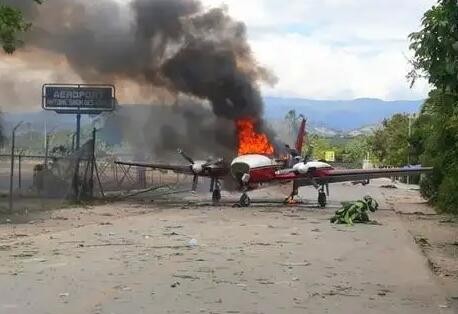 海地示威者闯机场烧毁美飞机 抗议国内绑架抢劫频发