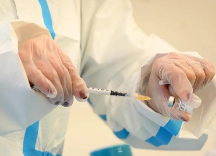 意大利开始为老年人群接种新冠疫苗第四针