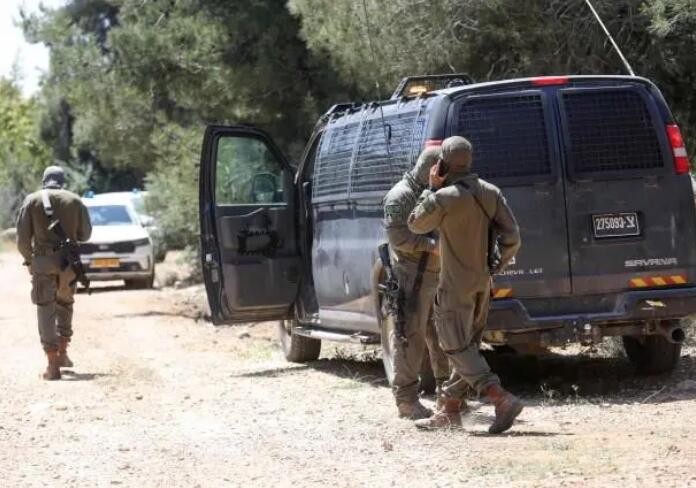 以色列安全部队抓捕两名巴勒斯坦人
