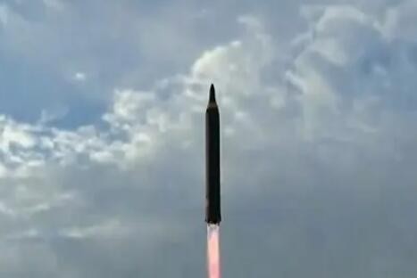 韩国军方说朝鲜向朝鲜半岛东部海域方向发射3枚弹道导弹