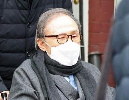 韩国80岁前总统李明博病情恶化 申请停止服刑