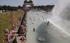 法国多地最高气温超过40摄氏度 12个省发布高温红色警报