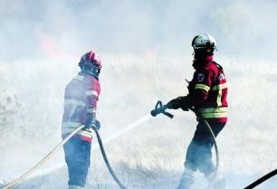 葡萄牙遭遇野火侵袭 出动3000余消防员60多架飞机灭火