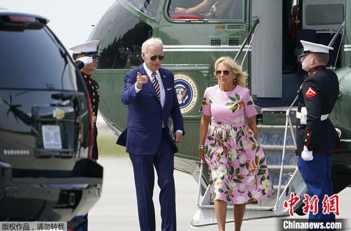 2022年8月10日，美国总统拜登和第一夫人吉尔·拜登抵达南卡罗来纳州，正式开启夏季休假。