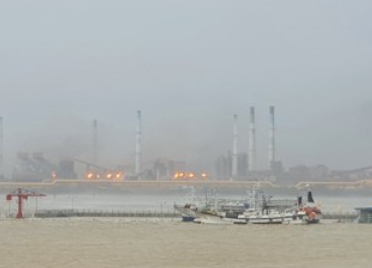 韩钢企POSCO浦项厂区多处失火 公司调查是否和台风有关