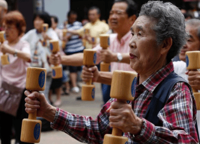 创新高！日百岁老人数量首破9万 连续52年增长