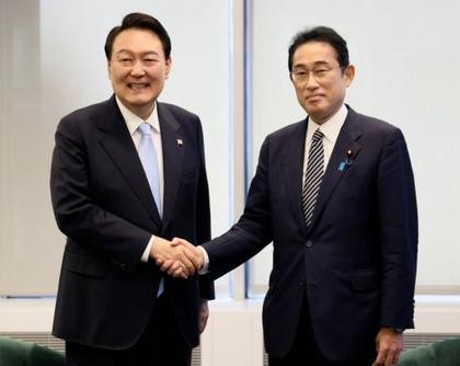 日韩领导人会面 日政府强调是“恳谈”而非“会谈”