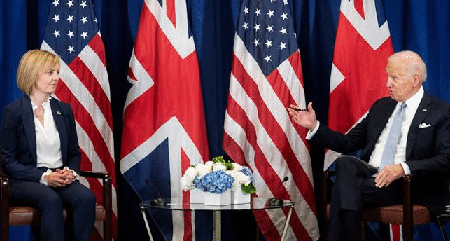 英国新首相特拉斯在纽约会见美国总统拜登