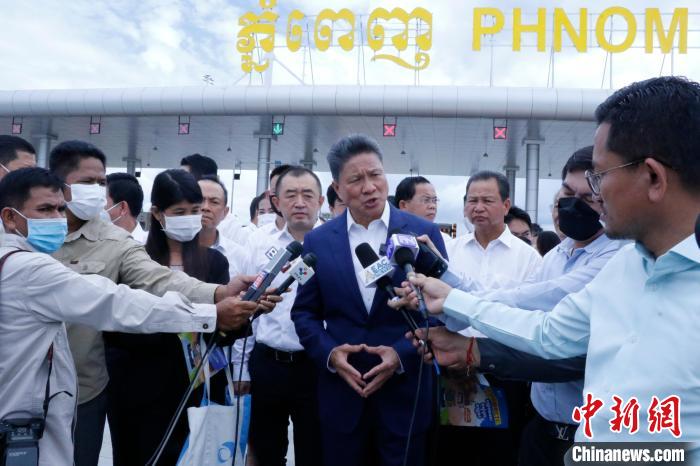 孙占托接受媒体采访。 欧阳开宇 摄 孙占托接受媒体采访。 欧阳开宇 摄
