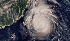台风“塔拉斯”逼近 日本静冈县多地降暴雨