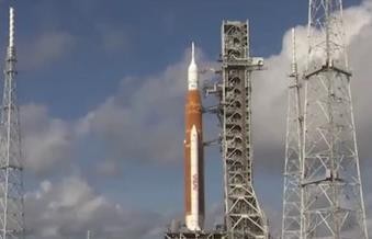 美国登月火箭“下台”避飓风 年内三次推迟发射