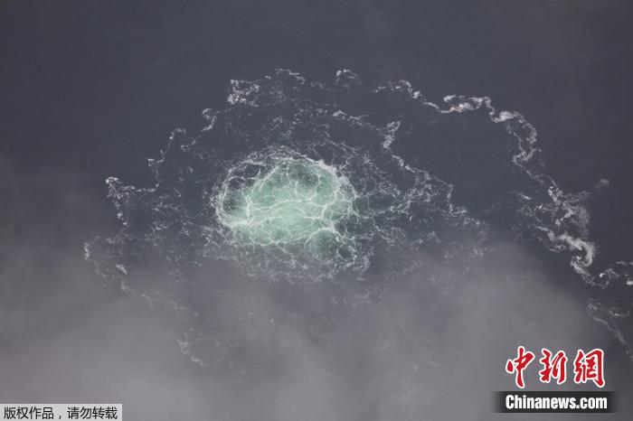 当地时间2022年9月28日,“北溪-2”号天然气管道出现泄漏。 当地时间2022年9月28日,“北溪-2”号天然气管道出现泄漏。