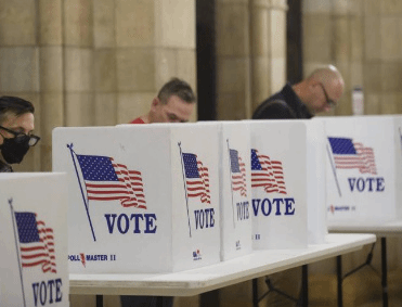 美国中期选举临近 选举官员警告：恐吓选民情况扩大