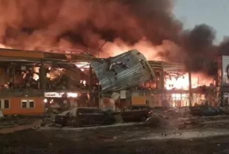俄罗斯一购物中心发生火灾 已致1人死亡