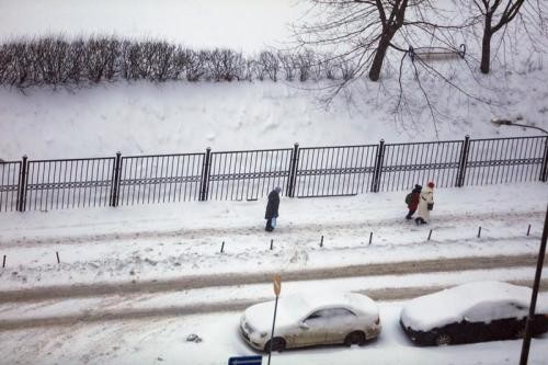 日本多地降暴雪 交通通信受影响