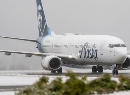 美国暴风雪致2000多航班被取消 扰乱假期出行