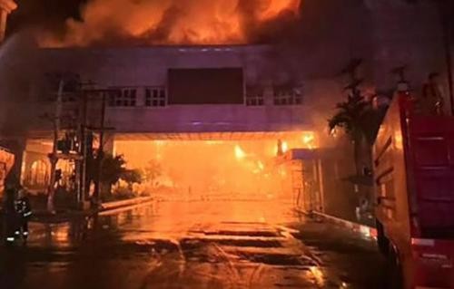 柬埔寨赌场火灾遇难者增至25人 救援工作仍在进行
