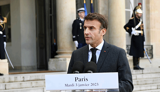 法国总统马克龙推动2023年改革进程须闯几道关