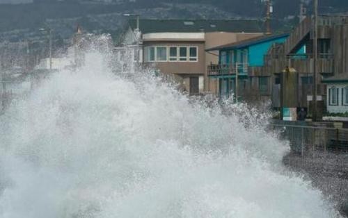 飓风暴雨强势席卷美国 加州超54万户停电