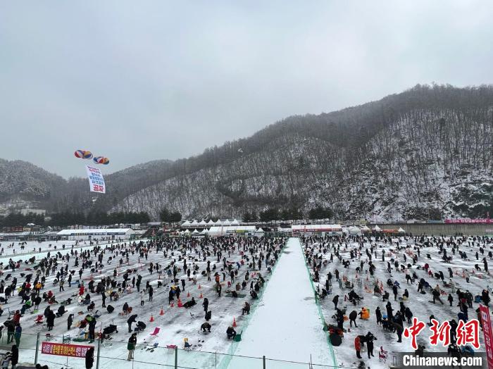 图为庆典活动现场。 刘旭 摄 图为庆典活动现场。 刘旭 摄