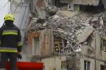 乌克兰第聂伯罗公寓楼遭导弹袭击已致45人死亡