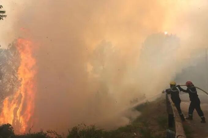 法国北部埃纳省发生严重火灾 已造成8人丧生